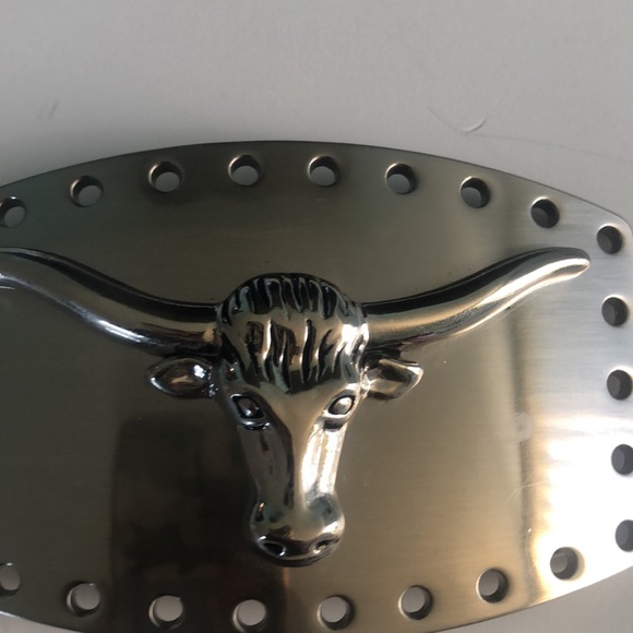 Silver tone mens bull belt buckle - Picture 2 of 5
